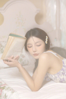 教室撩开老师的裙子和丝袜